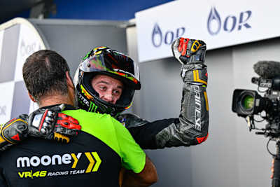 Auf Pole-Setter Marco Bezzecchi werden die Kameras ein besonderes Auge werfen