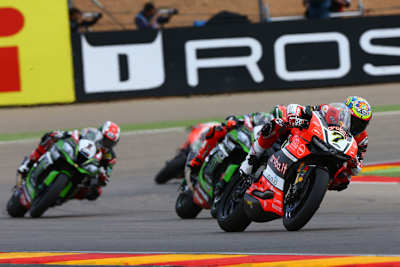 Chaz Davies vor Tom Sykes und Jonathan Rea