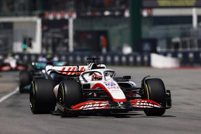 Kevin Magnussen mit beschädigtem Frontflügel