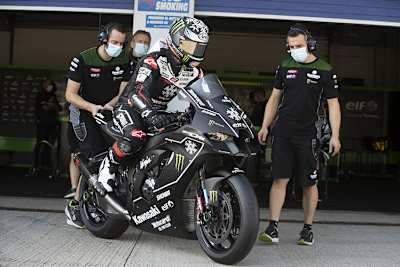 Jonathan Rea auf der neuen Kawasaki ZX-10RR