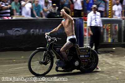 Anders Thomsen: Ehrenrunde in Unterhose