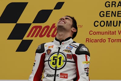 Pirro blickt zu seinem himmlischen Helfer