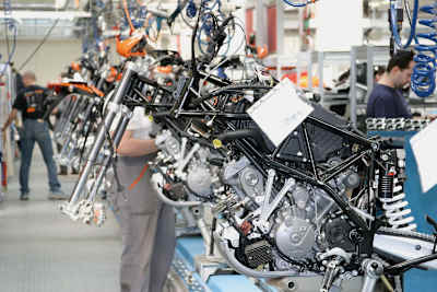 Bei KTM gibt es 2025 und 2026 Einschichtbetrieb