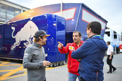 Fernando Alonso (links) und Marc Gené (Mitte) in Monza 2019