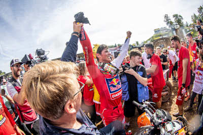 Pit Beirer jubelte mit Jorge Prado über den ersten MXGP-Titel für den Spanier und GASGAS
