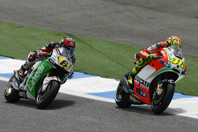 2012 sahen wir mehrfach das Duell Stefan Bradl (6) gegen Valentino Rossi