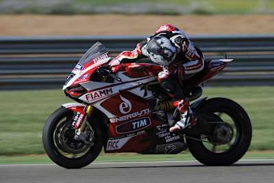 Carlos Checa ist auf der Geraden leichte Beute