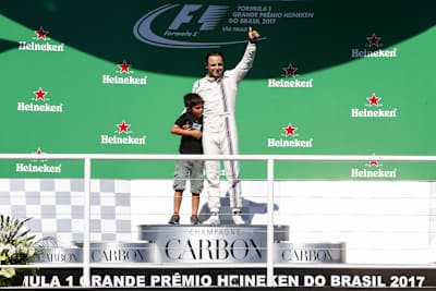 Felipe und Felipinho Massa auf dem Siegerpodest von Interlagos