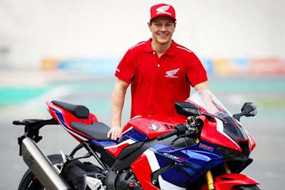 Domi Aegerter mit der Honda Triple-R