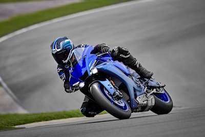 Yamaha aktuelles Supersport-Motorrad hat die Modellbezeichnung YZF-R1 - aber was bedeutet YZF1000W?