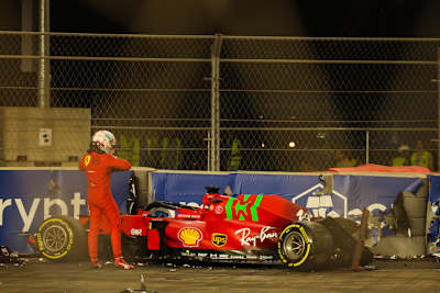 Charles Leclerc war einer jener Fahrer, die auf dem Jeddah Corniche Circuit in der Pistenbegrenzung landeten