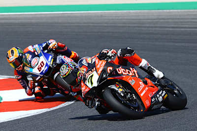 Chaz Davies (7) gegen Michael van der Mark