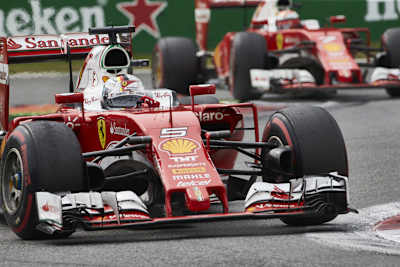 Sebastian Vettel vor Kimi Räikkönen