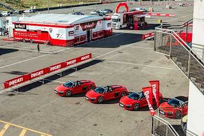 Audi-Cabriolets an einem Ducati-Event: Kommt ein Verkauf in nächster Zeit gar nicht zustande?