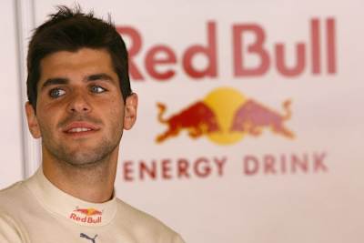 Jaime Alguersuari steigt bei Red Bull auf.