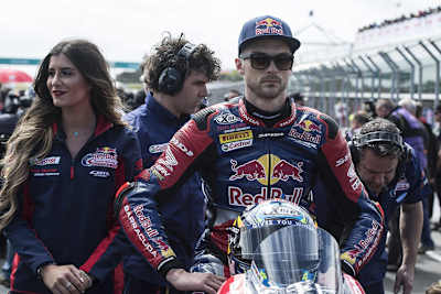 Leon Camier (Red Bull Honda) geht von Startplatz 1 ins Rennen