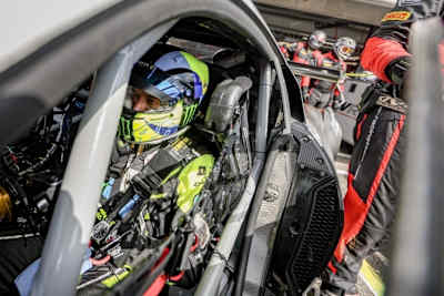 Valentino Rossi im Cockpit des Audi R8 LMS GT3 evo II vom Team WRT