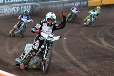 Mit erhobener Hand zum dritten GP-Sieg: Tai Woffinden