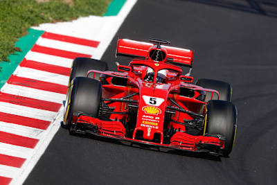 Sebastian Vettel beim Wintertest in Barcelona auf neuem Asphalt