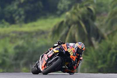 Plattfuß bremst Binder: Den restlichen Tag arbeitete er an der Elektronik-Abstimmung.