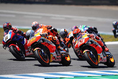 Jerez-GP 2021: Stefan Bradl (6) im Rennen neben Espargaró und Márquez