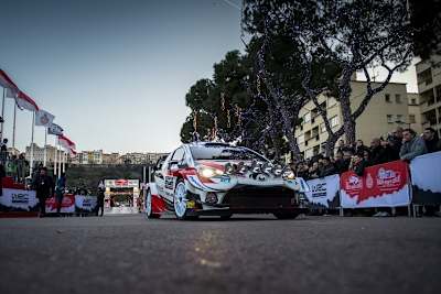 WRC-Neuling Kalle Rovanperä beim Start in Monaco