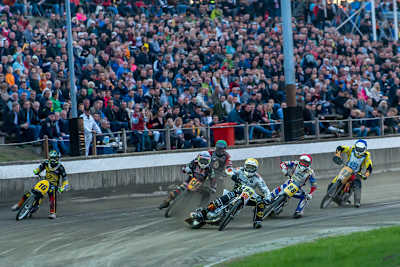 Bei Langbahnrennen sollten immer mindestens sechs Fahrer am Startband stehen