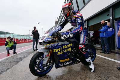 Loris Baz wagt sich in Misano auch bei Regen auf die Strecke