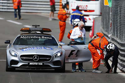 Der fragliche Kanaldeckel wurde vom FIA-Sicherheitsdelegierten Charlie Whiting inspiziert 