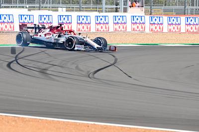 Gegen die Fahrtrichtung gibt’s in Silverstone nur bei einem Dreher