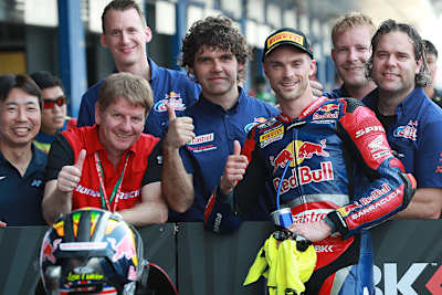 Honda jubelt: Leon Camier in Startreihe 1