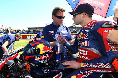 Honda-Teammanager Ronald ten Kate (li.) mit Stefan Bradl