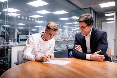Mick Schumacher und Toto Wolff