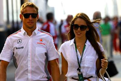Im Fahrerlager macht Jenson Button eine bessere Figur