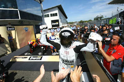 Lorenzo: Estoril-Sieg 2009 mit Helm im Astronauten-Design