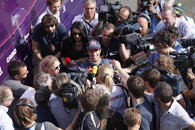 Daniel Ricciardo gibt in Silverstone Auskunft