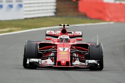 Kimi Räikkönen in England mit kaputtem Reifen