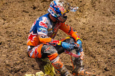 Auch Jeffrey Herlings blieb im Schlamm stecken und konnte das Chaos nur noch als Zuschauer verfolgen