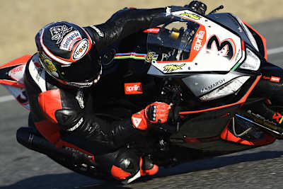 Unverkennbar: Max Biaggi auf der Aprilia RSV4