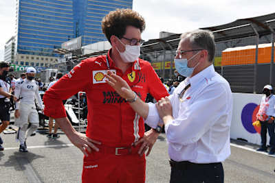 Mattia Binotto und Stefano Domenicali 2021 in Baku