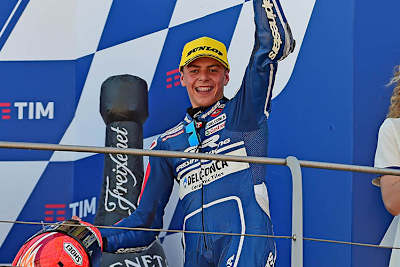 Überglücklich: Fabio Di Giannantonio in Mugello