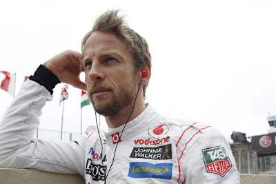 Jenson Button fährt mit der 22