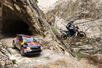 Ayhancan Güven im Rallye-Auto, Toprak hebt ab