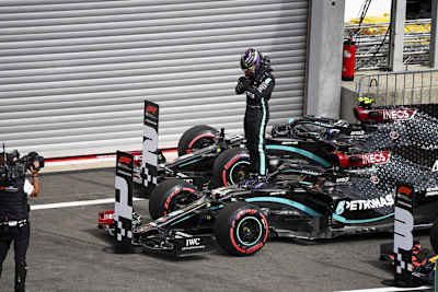 Lewis Hamilton: Ein Zeichen für den verstorbenen Chadwick Boseman