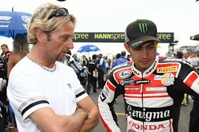Carl Fogarty (li.) mit Jungstar Leon Haslam