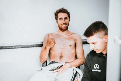 Deutlich zu sehen: Die Narbe an der Schulter