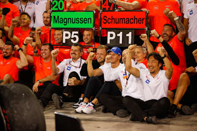 Haas feierte in Bahrain Rang 5 von Kevin Magnussen