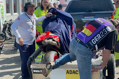 Die ramponierte Honda von Márquez nach dem Warm-Up-Crash