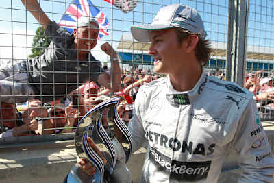 Ein starker Lewis Hamilton holt auch das Beste aus WM-Leader Nico Rosberg raus: 2013 siegte der Deutsche im Heimrennen seines Teamkollegen