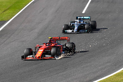 Charles Leclerc mit beschädigtem Wagen von Lewis Hamilton